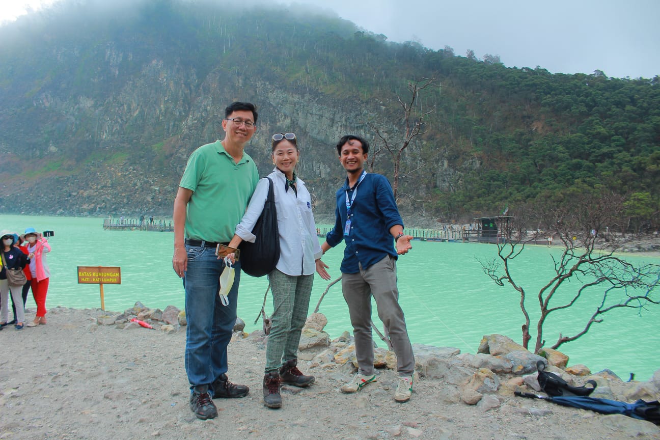 Private Full-Day Tour to Bandung White Crater,Lake and Tea Plantation ( Start From Jakarta )