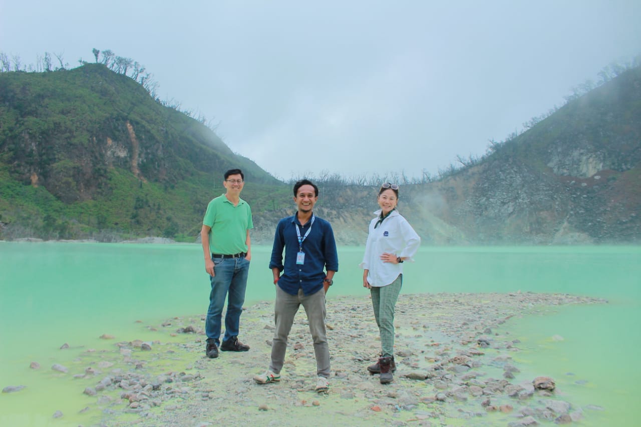 Tour Package 3 Day 2 Night Bandung White Crater,Lake and Tea Plantation ( Start From Jakarta )
